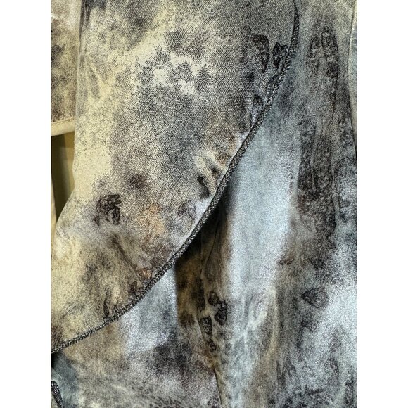 christina v Iridescent snakeskin print blazer with long sleeves, three button cl - Picture 8 of 10